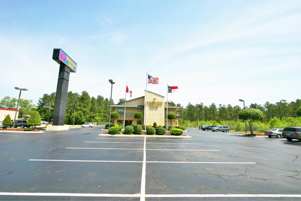 Deluxe Inn - Fayetteville I-95 Exterior photo